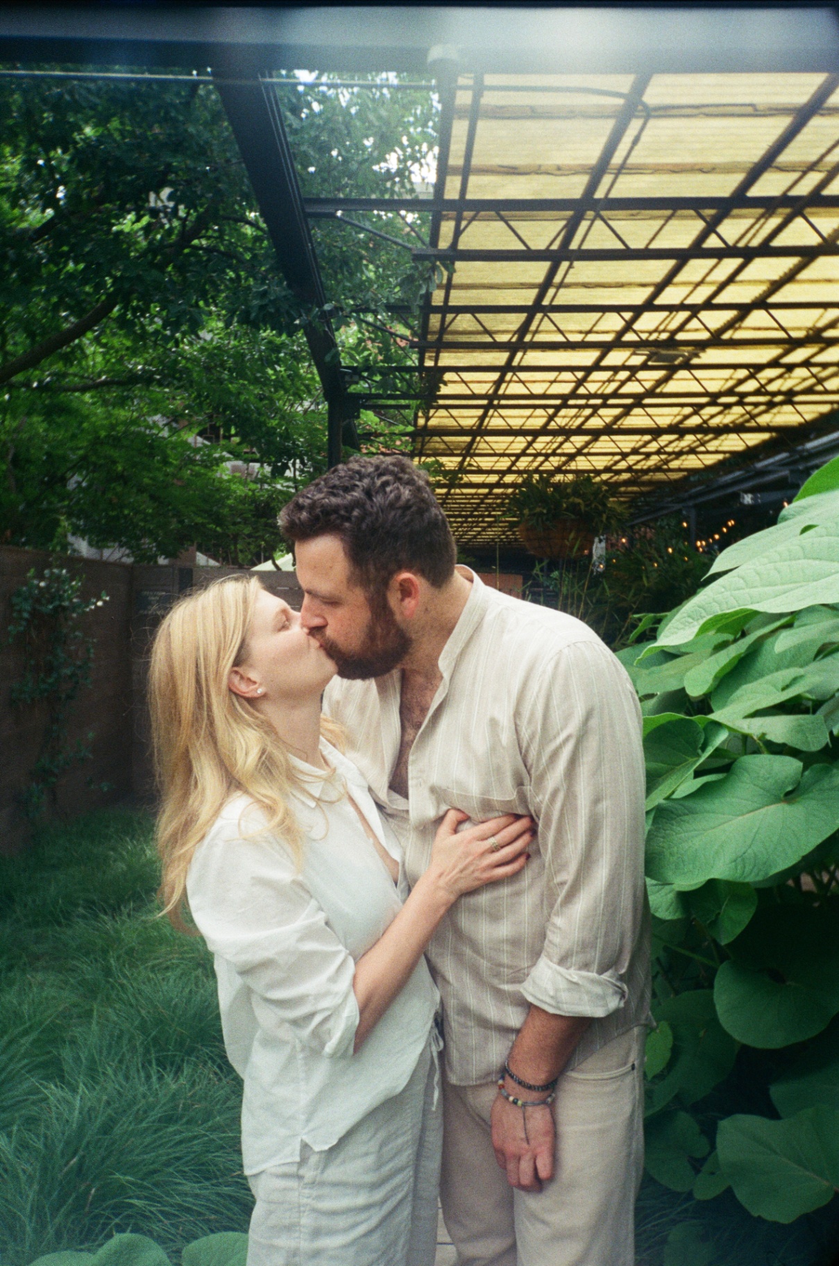 A kiss under the pergola